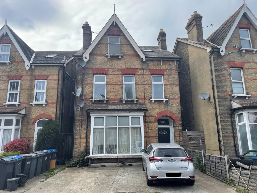 Lot: 130 - FREEHOLD GROUND RENTS - detached house with front parking